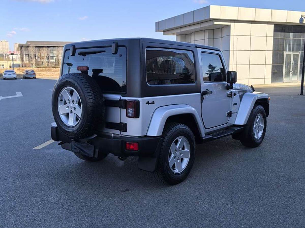 Jeep 牧馬人  2011款 3.8L Sahara 兩門(mén)版圖片