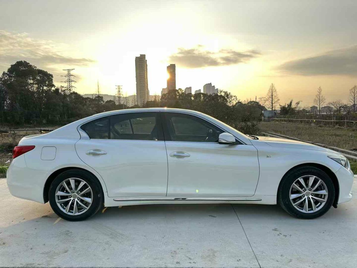 英菲尼迪 Q50L  2015款 2.0T 悅享版圖片