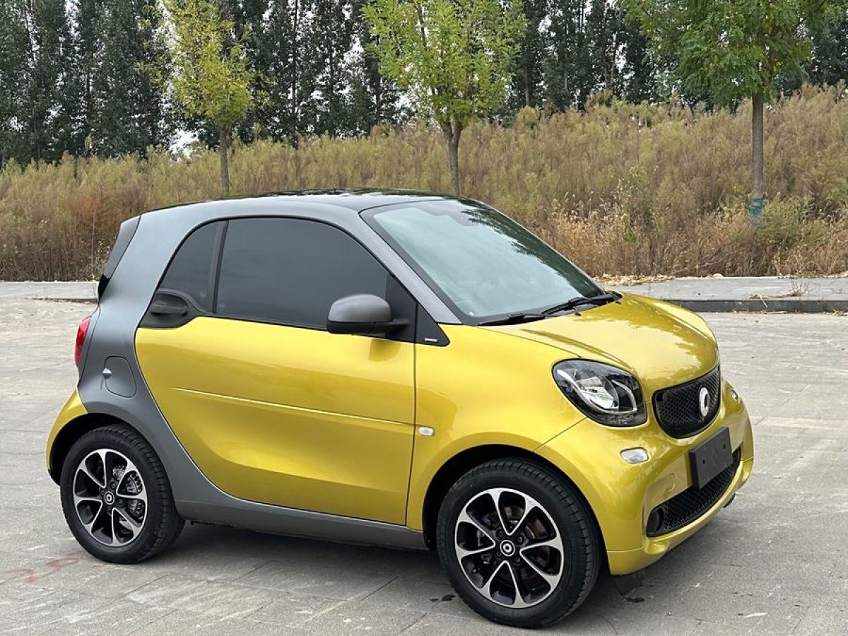 2017年10月smart fortwo  2017款 1.0L 52千瓦灰引力特別版