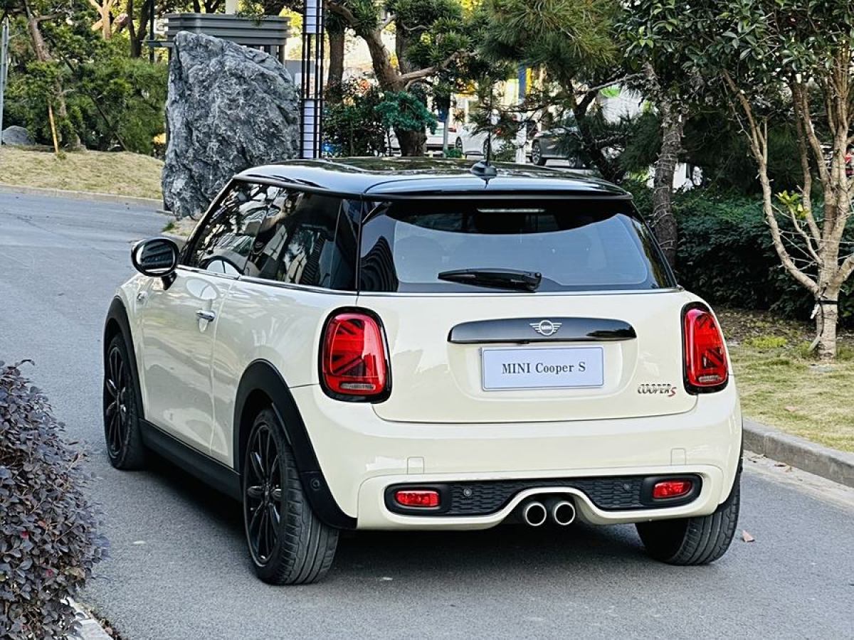 MINI COUNTRYMAN  2018款 1.5T COOPER 藝術(shù)家圖片