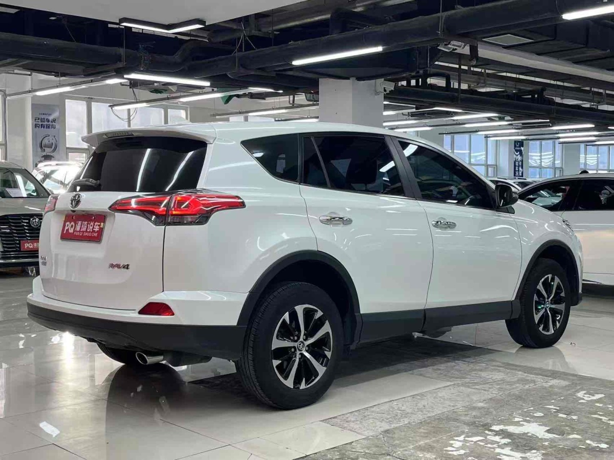 豐田 RAV4  2018款 榮放 2.0L CVT兩驅(qū)風(fēng)尚版圖片