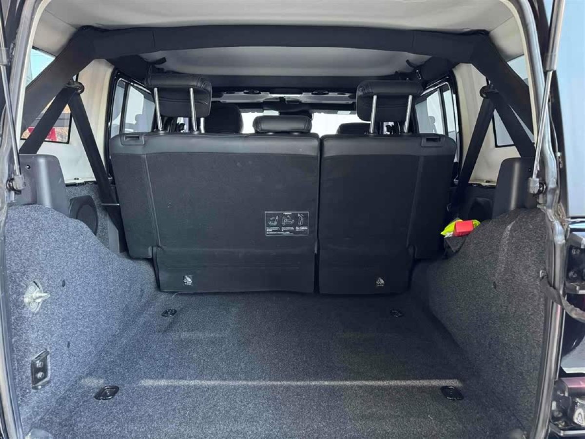 北京 BJ40  2020款 2.0T 自動(dòng)兩驅(qū)城市獵人版先鋒型圖片
