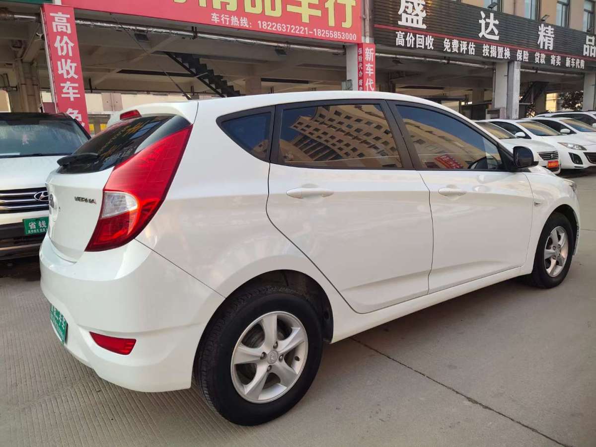 現(xiàn)代 瑞納  2011款 兩廂 1.4L 自動STYLE型圖片