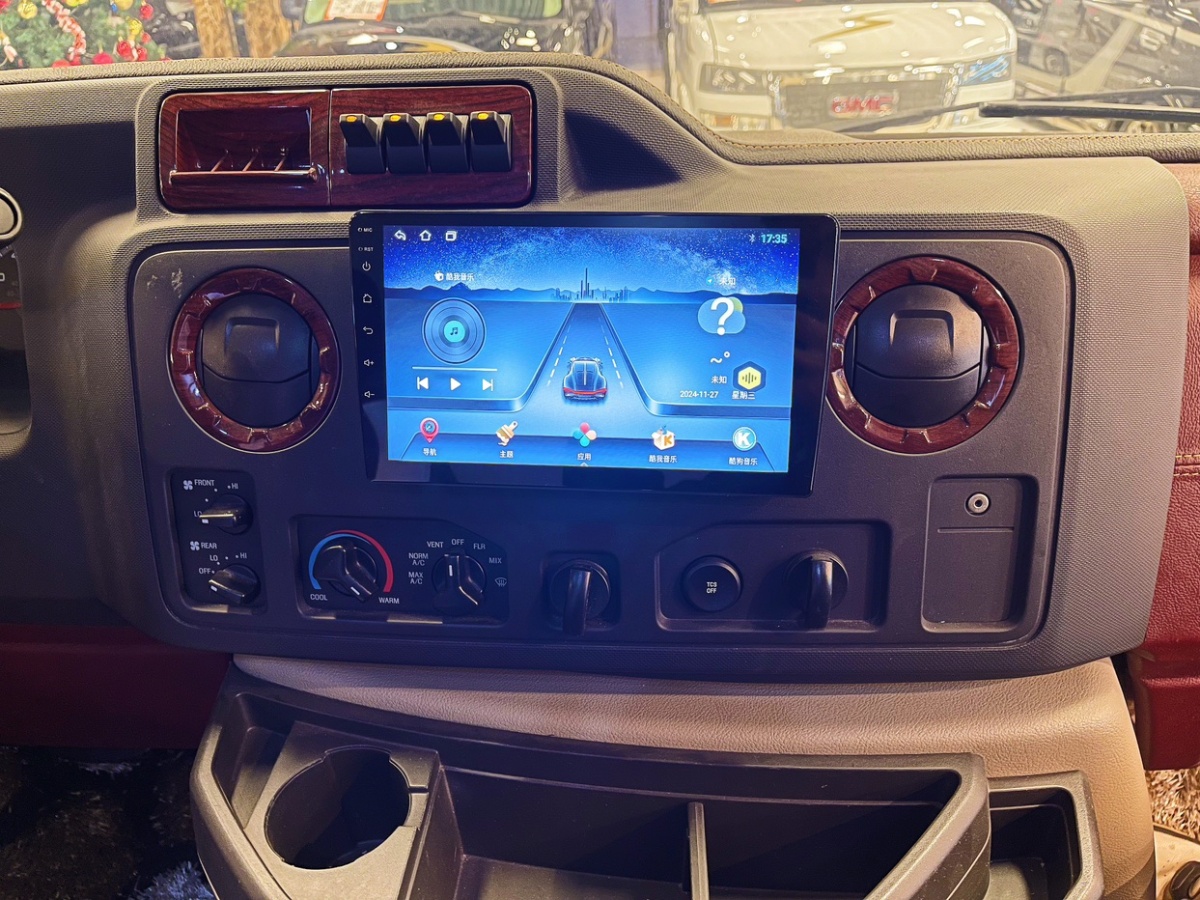 福特 E350  2011款 5.4L 鉑金限量版圖片