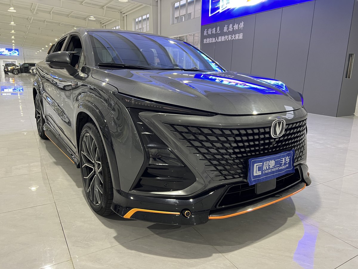 長(zhǎng)安 UNI-T  2022款 1.5T 運(yùn)動(dòng)版 尊貴型圖片