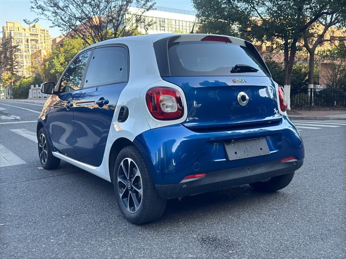 smart forfour  2016款 1.0L 52千瓦激情版圖片