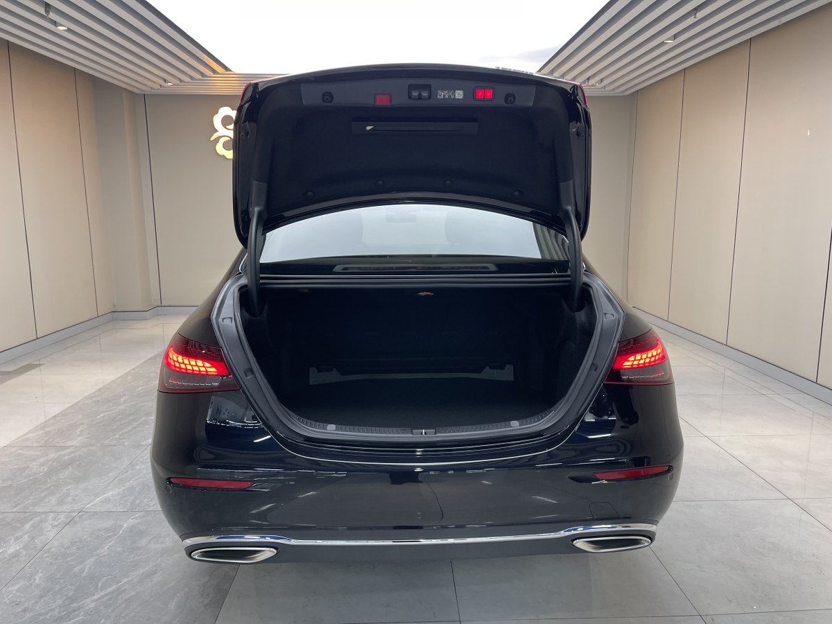 奔馳 奔馳E級  2023款 改款 E 300 L 時尚型圖片