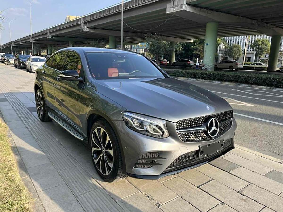 奔馳 奔馳GLC  2023款 改款 GLC 260 4MATIC 轎跑SUV圖片