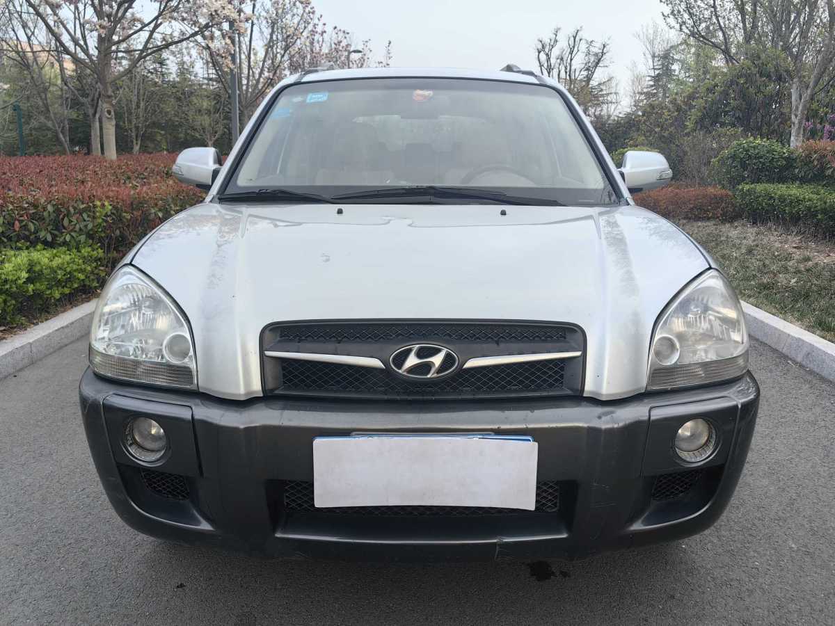 现代 途胜  2009款 2.0L 自动两驱天窗型图片