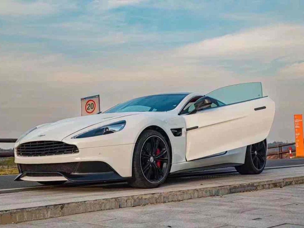 阿斯頓·馬丁 Vanquish  2013款 6.0L 標(biāo)準(zhǔn)型圖片