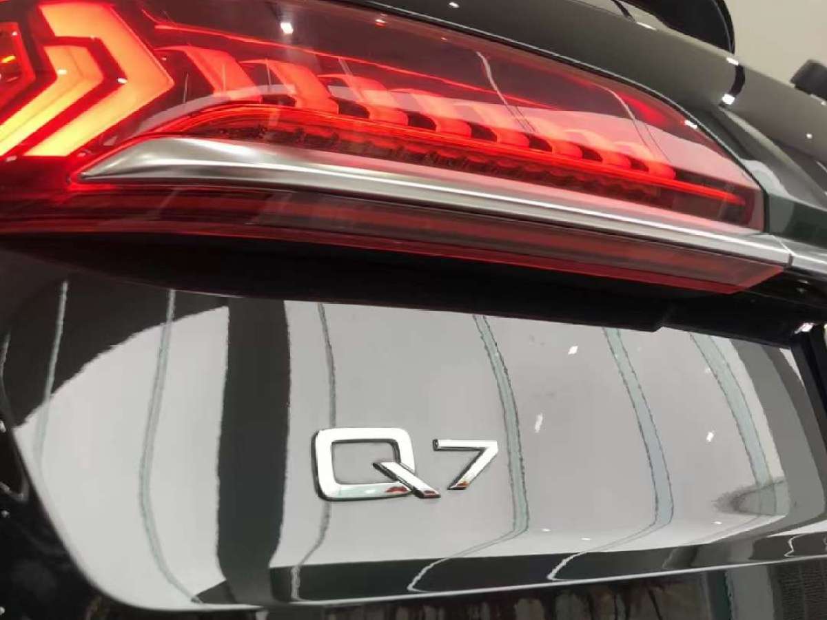 2022年6月奧迪 奧迪Q7  2022款 45 TFSI quattro S line運(yùn)動(dòng)型