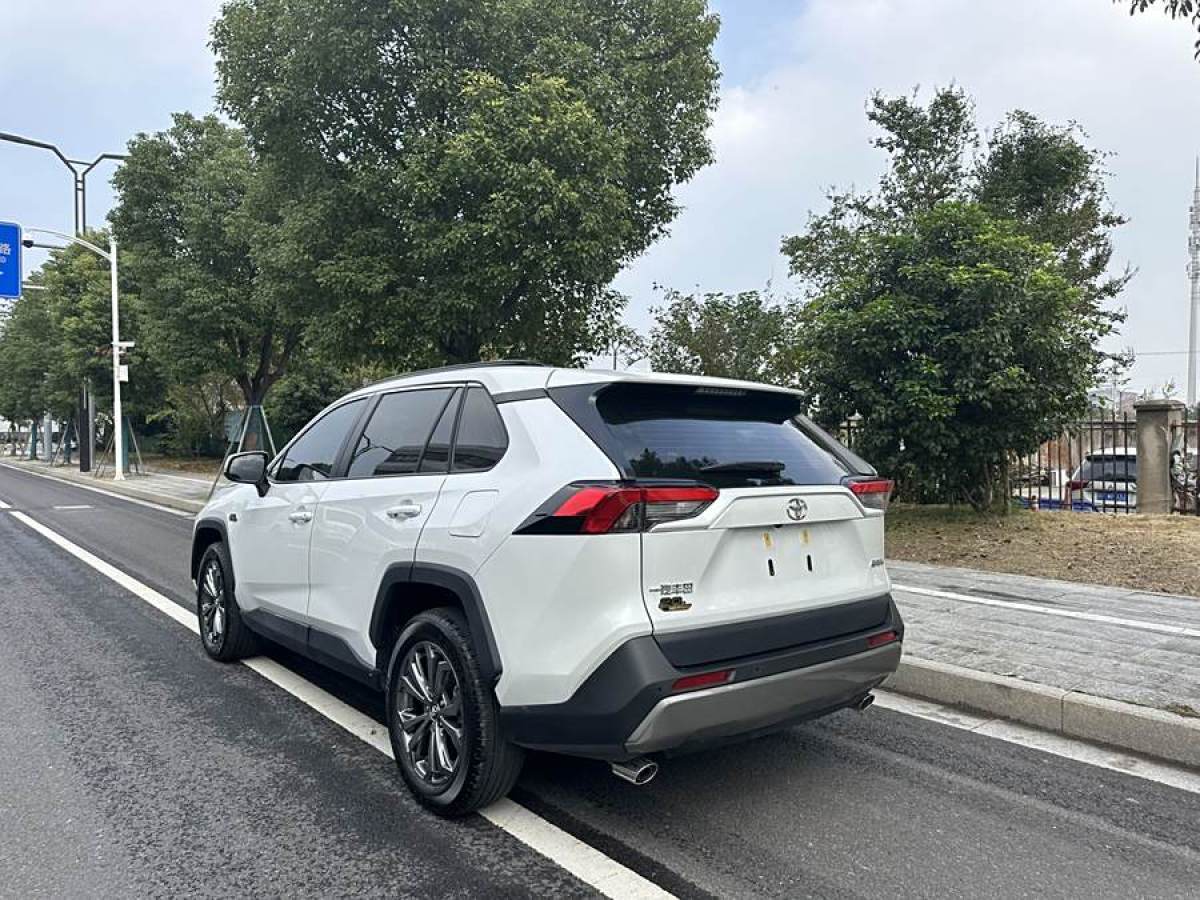 豐田 RAV4榮放  2023款 2.0L CVT兩驅(qū)20周年鉑金紀(jì)念版圖片