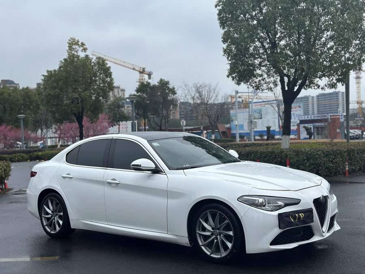 阿爾法·羅密歐 Giulia  2017款 2.0T 200HP 豪華版圖片