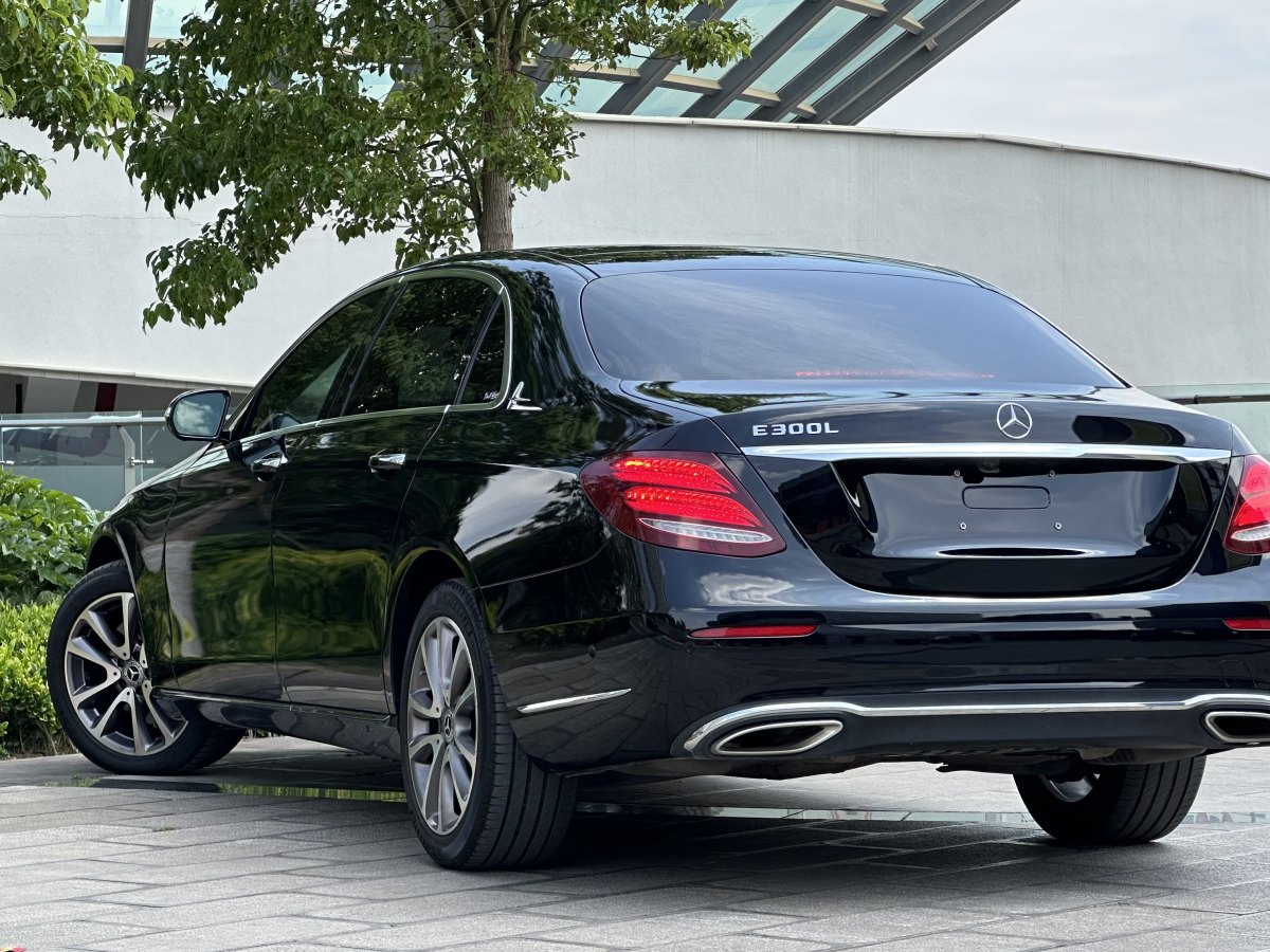 奔馳 奔馳E級(jí)  2019款 改款 E 300 L 時(shí)尚型圖片
