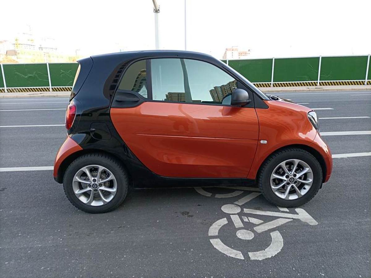 2016年10月smart fortwo  2015款 1.0L 52千瓦硬頂靈動(dòng)版