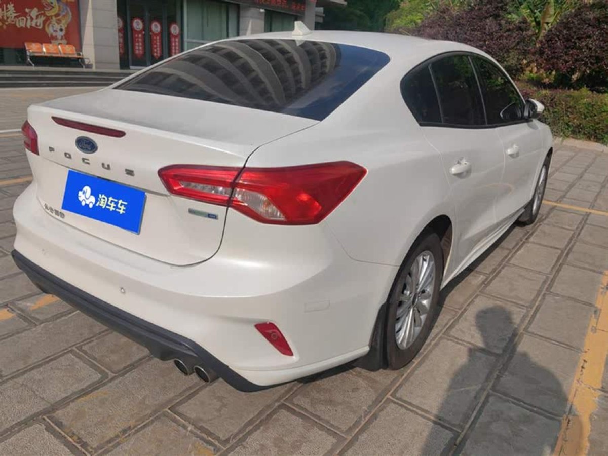福特 福克斯  2020款 三廂 EcoBoost 180 自動鋒潮型圖片