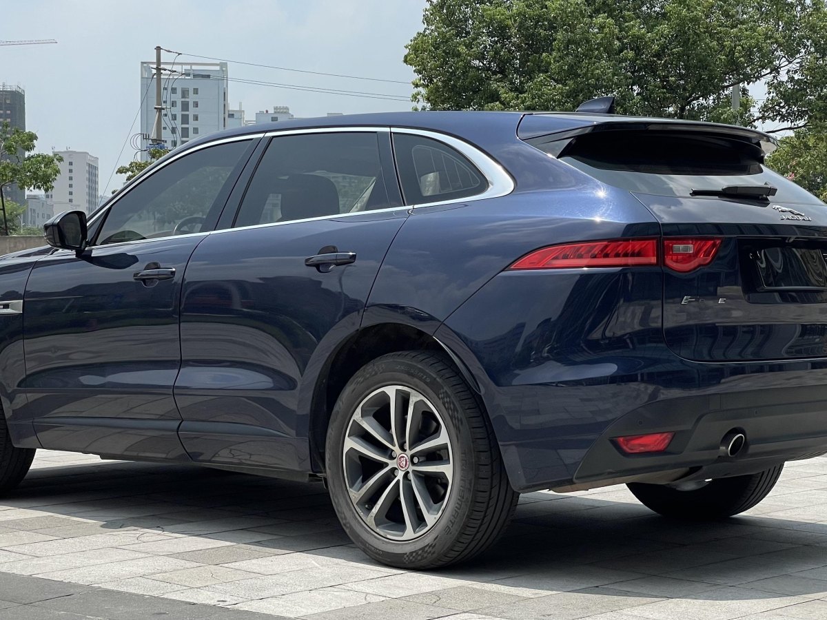 捷豹 F-PACE  2016款 2.0T 兩驅(qū)R-Sport運動版圖片