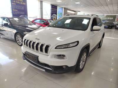 2017年8月 Jeep 自由光 2.0L 優(yōu)越版圖片