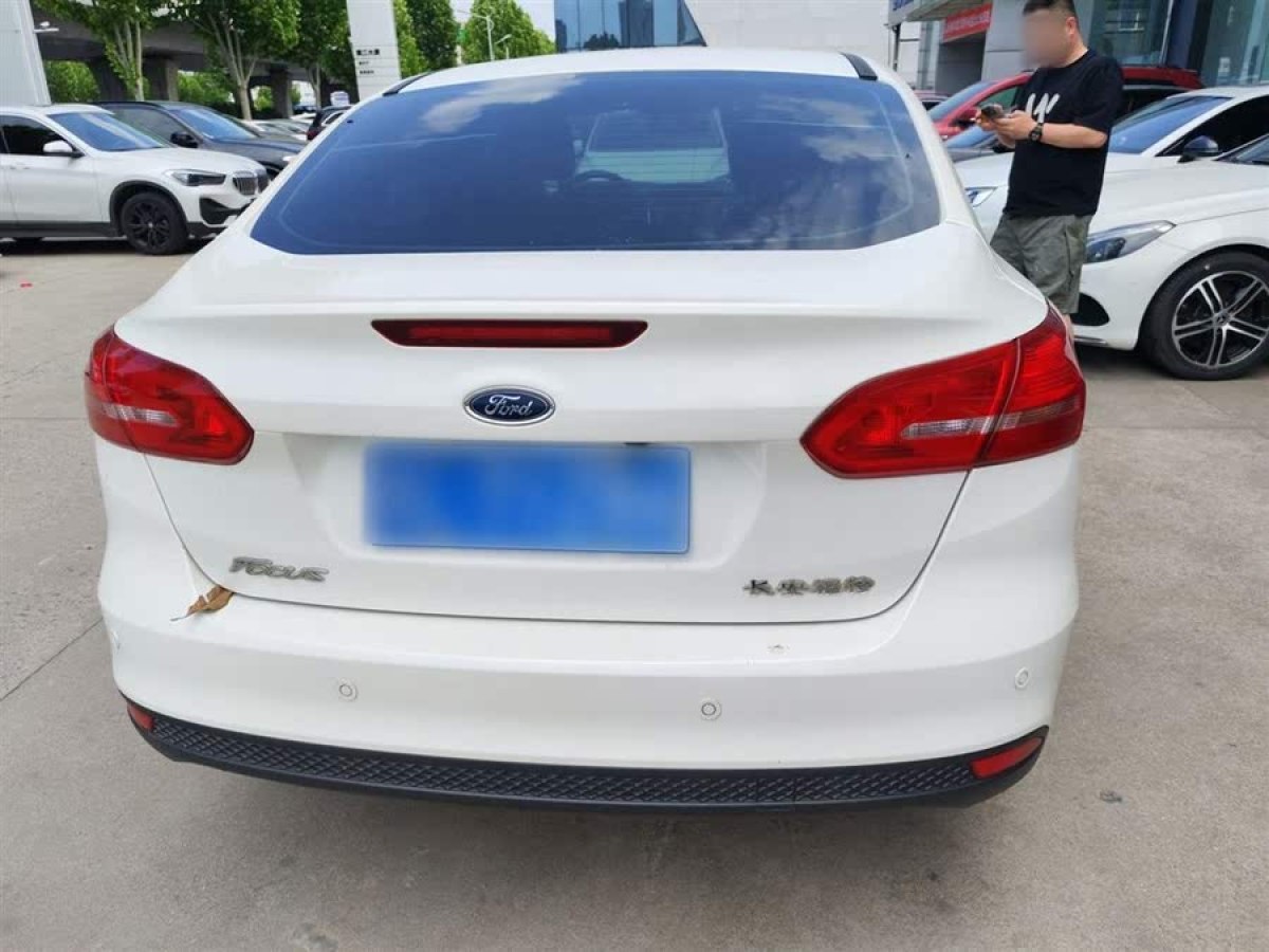 福特 ?？怂? 2015款 三廂 1.6L 自動(dòng)風(fēng)尚型圖片