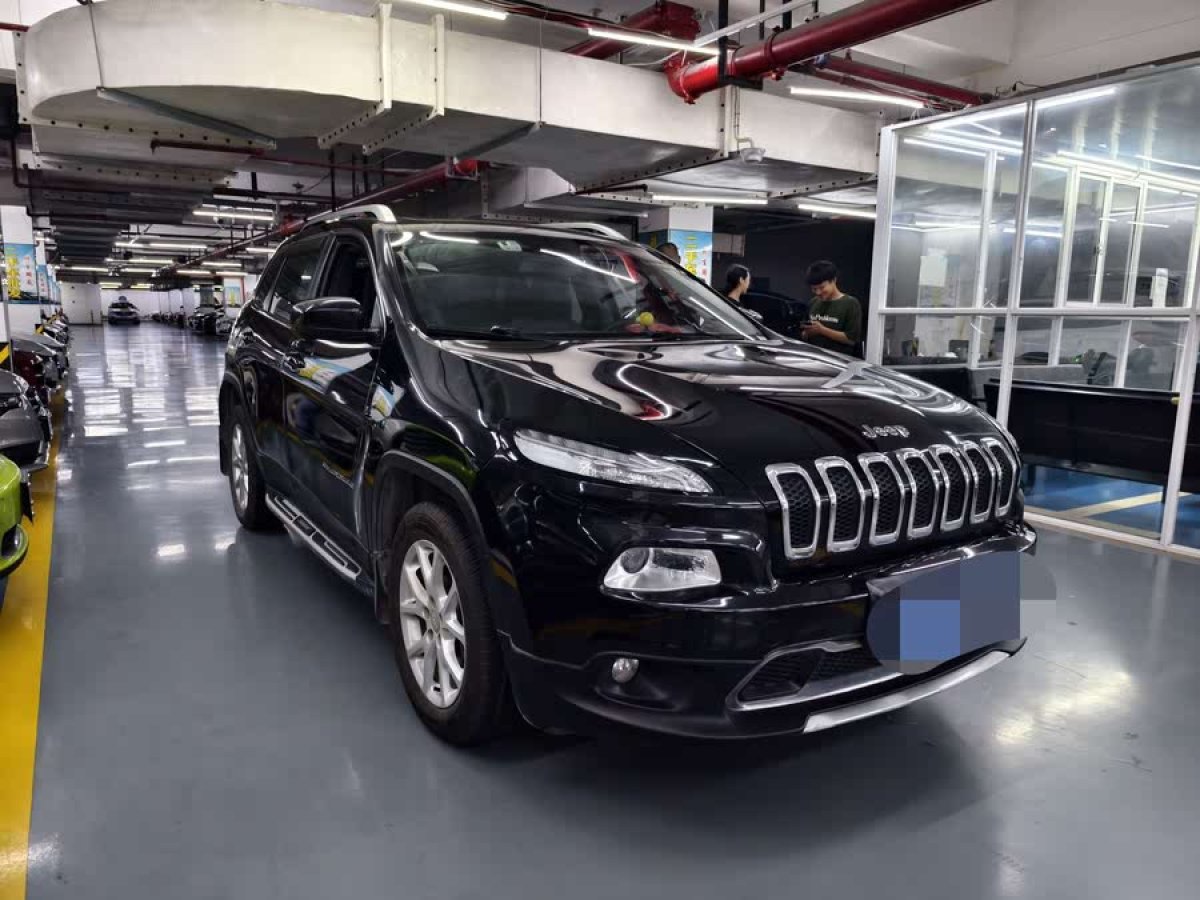 Jeep 自由光  2017款 2.0L 優(yōu)越版圖片