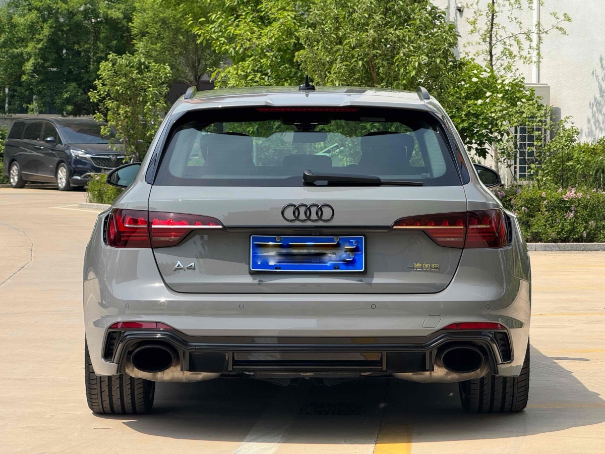 2021年3月奧迪 奧迪RS 4  2023款 RS4 Avant 暗金版