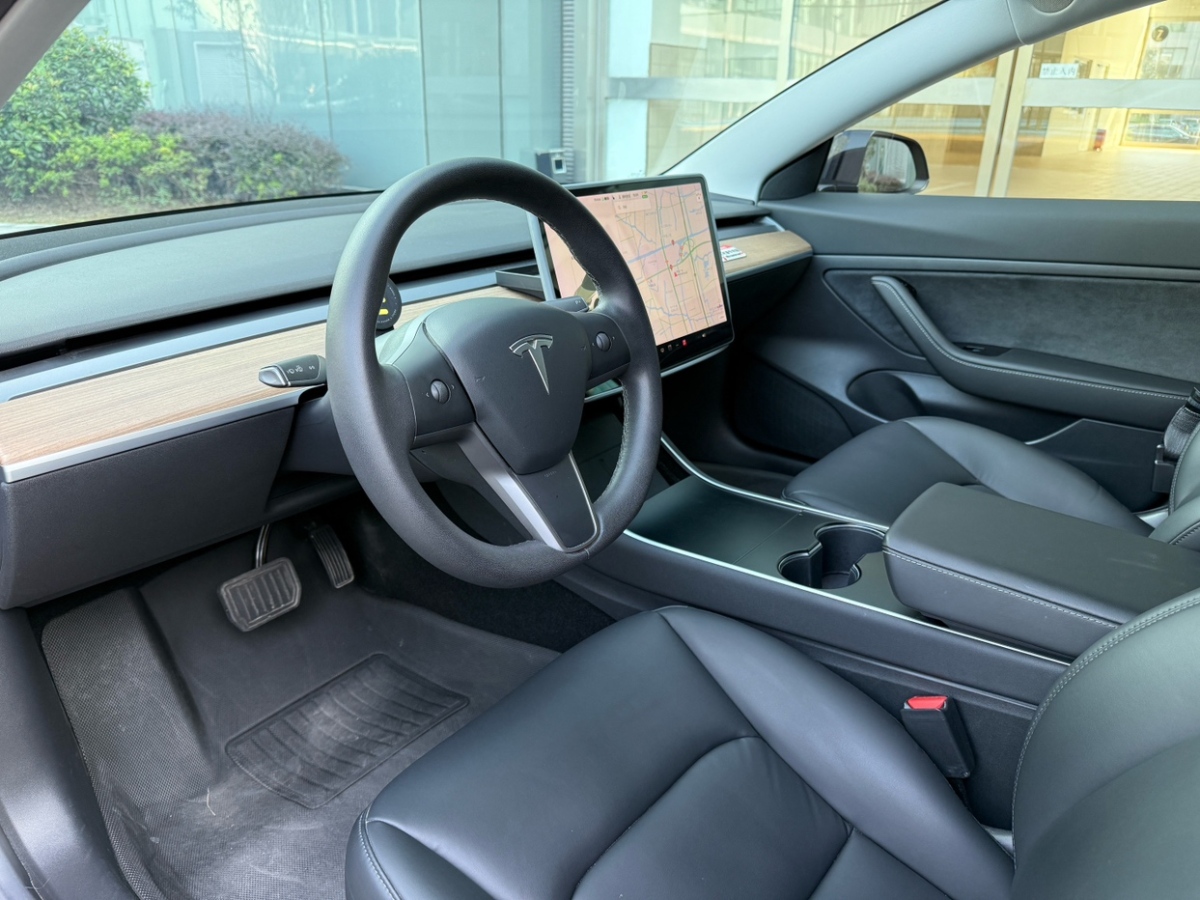 特斯拉 Model 3  2019款 標(biāo)準(zhǔn)續(xù)航后驅(qū)升級版圖片