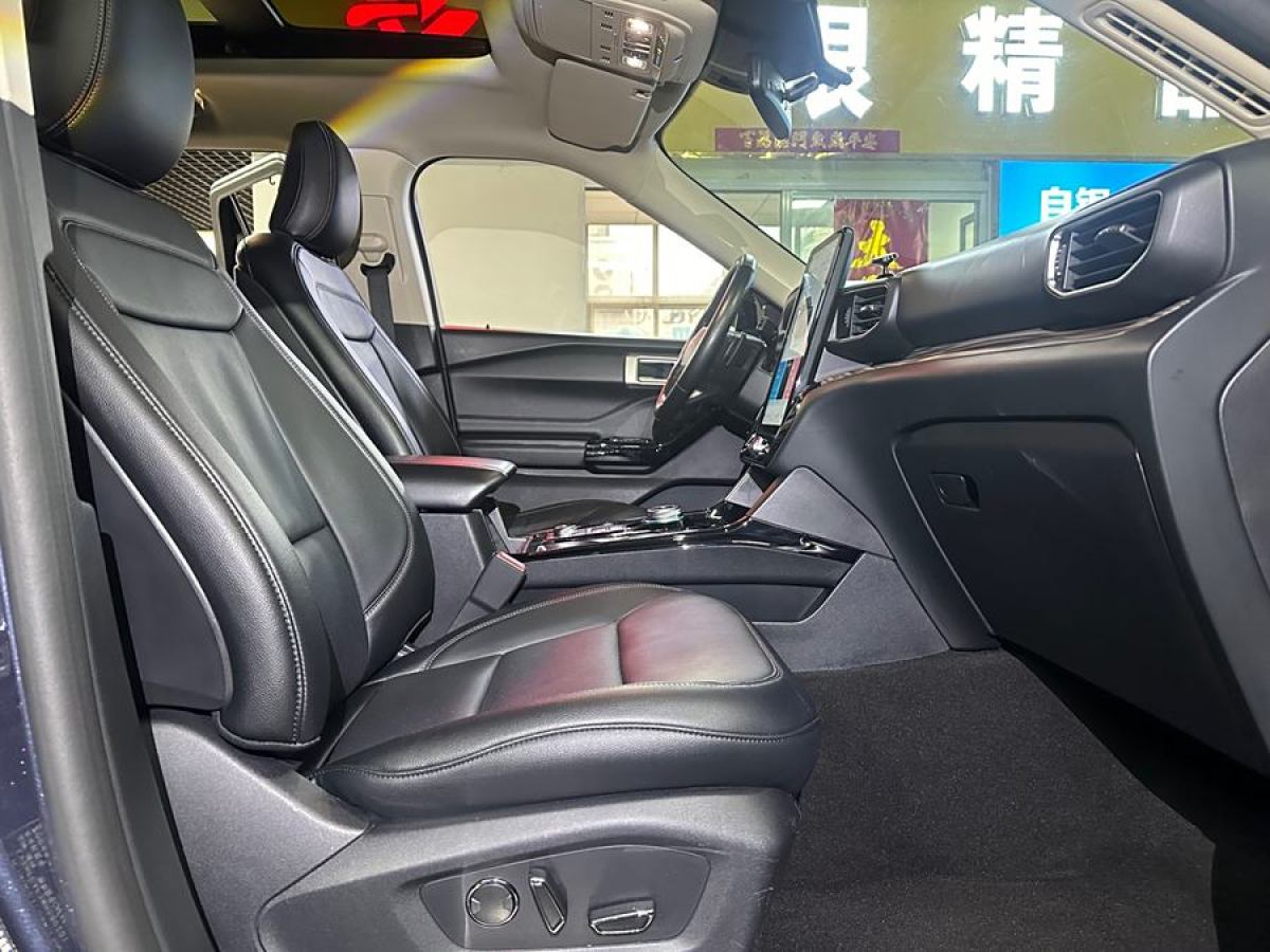 福特 探險(xiǎn)者  2023款 EcoBoost 285 四驅(qū)鈦金版 7座圖片