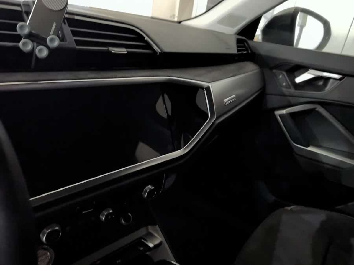 奧迪 奧迪Q3  2020款 35 TFSI 時(shí)尚動(dòng)感型圖片