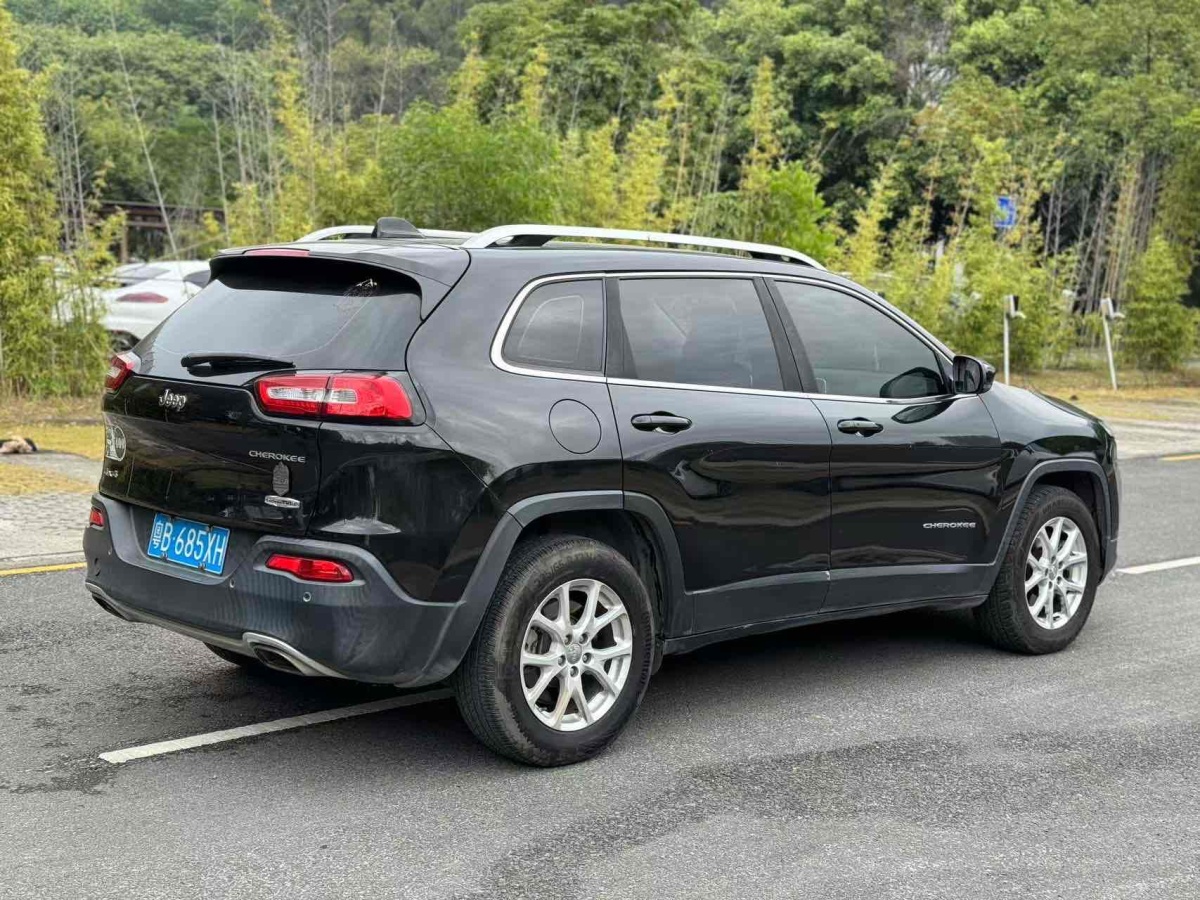 Jeep 自由光  2016款 2.4L 專業(yè)版圖片