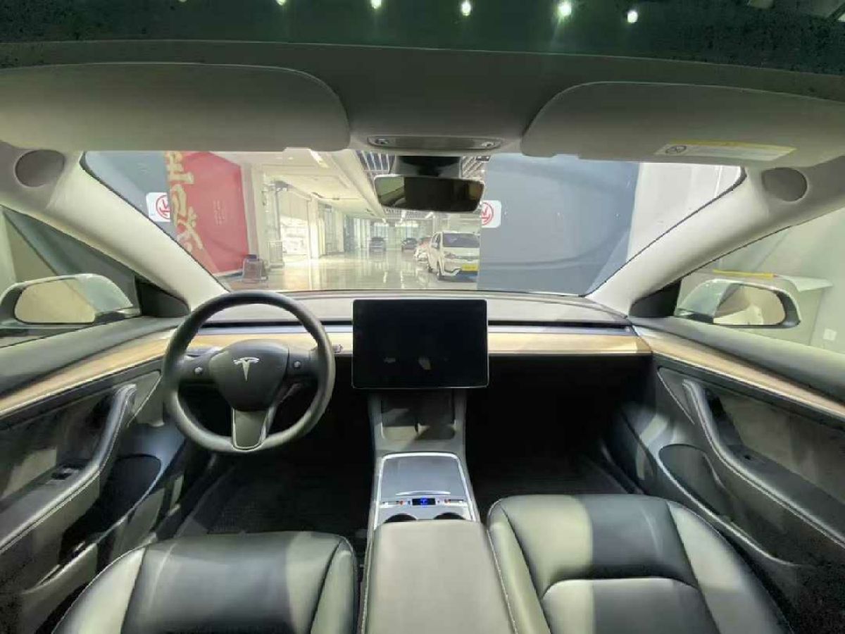 特斯拉 Model S  2023款 三電機(jī)全輪驅(qū)動(dòng) Plaid版圖片