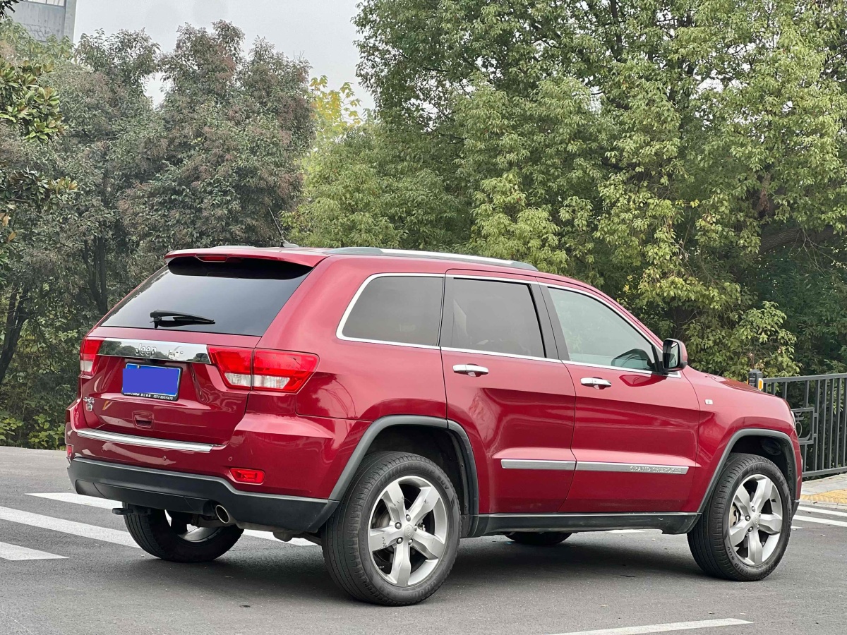 Jeep 大切諾基  2011款 改款 3.6L 旗艦導(dǎo)航版圖片