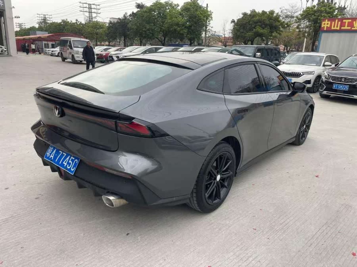 長(zhǎng)安 長(zhǎng)安UNI-V  2022款 1.5T 智慧領(lǐng)航型圖片