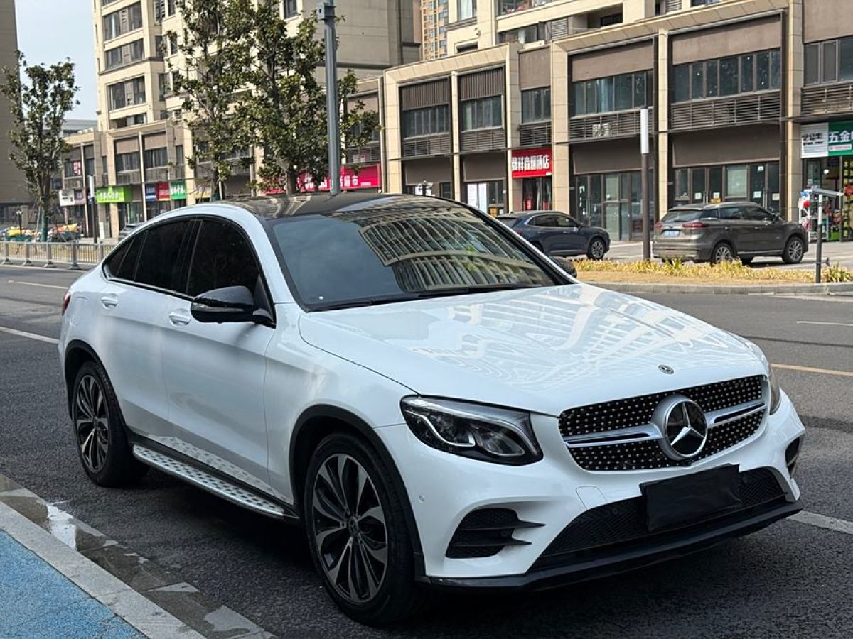 奔馳 奔馳GLC  2022款 改款 GLC 260 4MATIC 轎跑SUV圖片