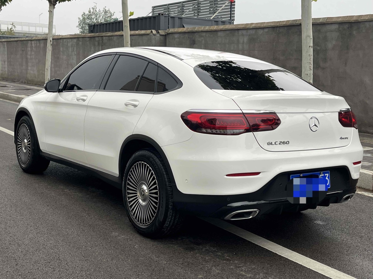 2021年3月奔馳 奔馳GLC  2022款 改款 GLC 260 4MATIC 轎跑SUV