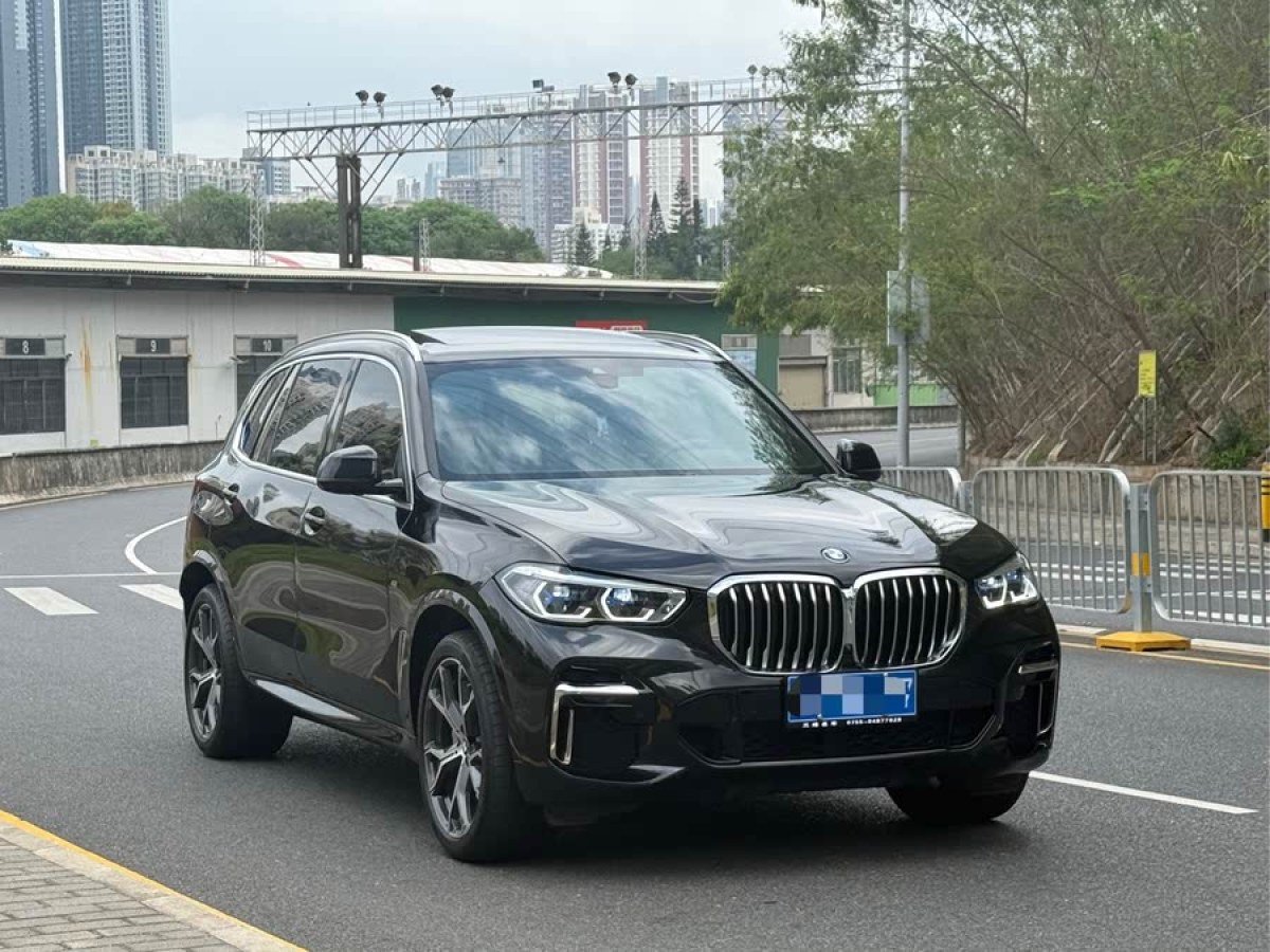 寶馬 寶馬X5  2022款 改款 xDrive 40Li M運(yùn)動(dòng)套裝圖片