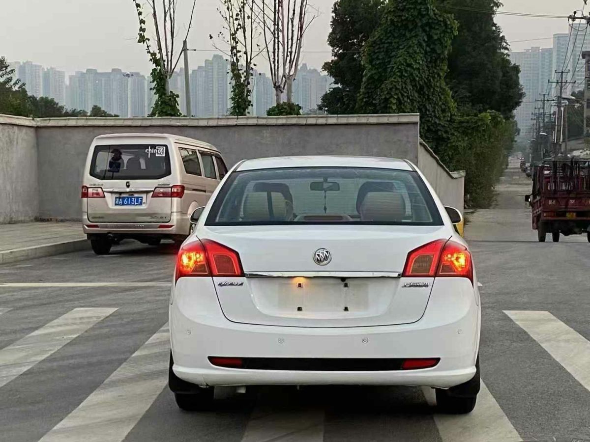 啟辰 R50  2013款 1.6L 北斗導(dǎo)航版圖片