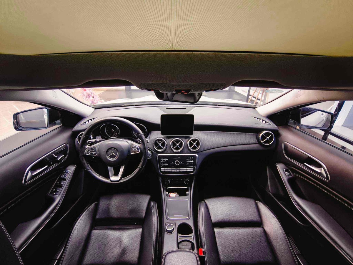 奔驰 奔驰GLA  2017款 GLA 220 4MATIC 时尚型图片