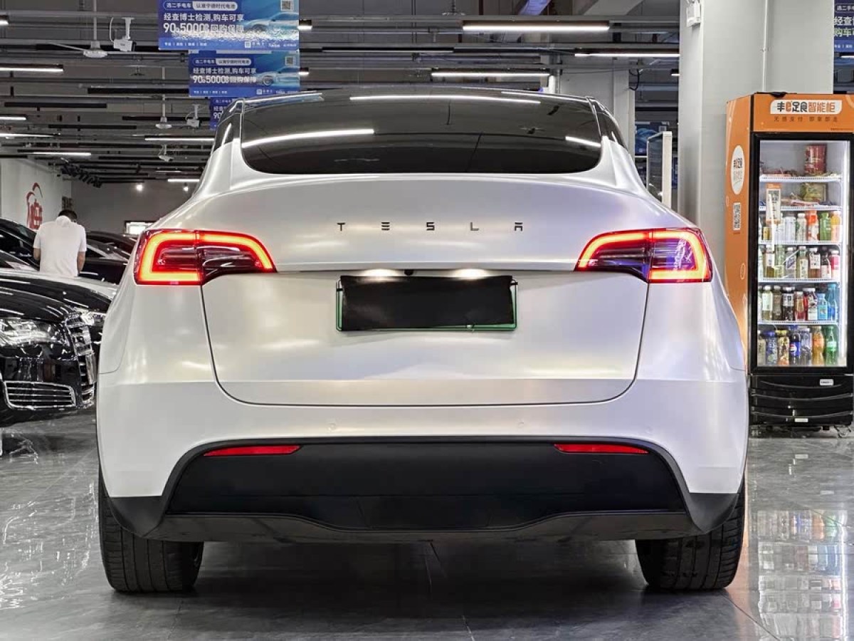 特斯拉 Model Y  2021款 標(biāo)準(zhǔn)續(xù)航后驅(qū)版圖片