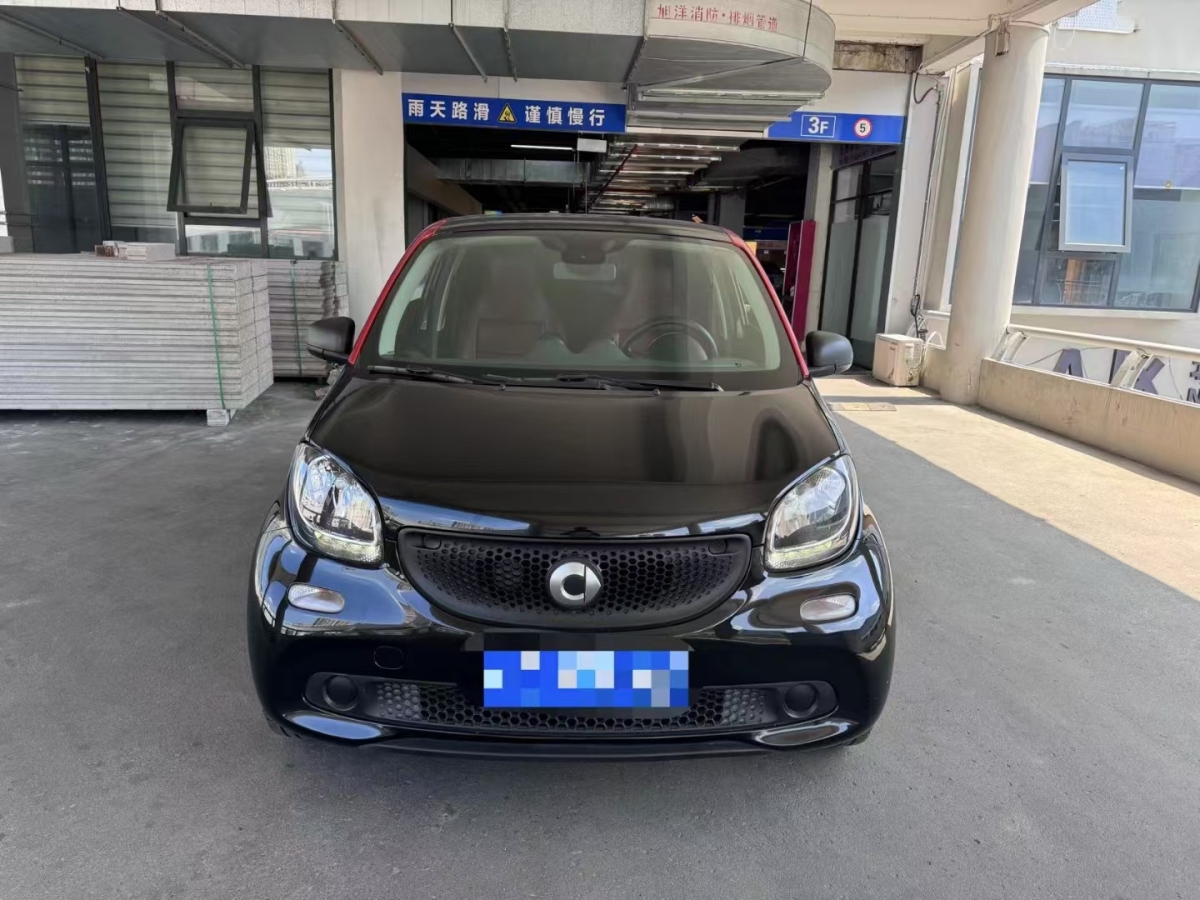 2017年6月smart forfour  2016款 1.0L 52千瓦激情版