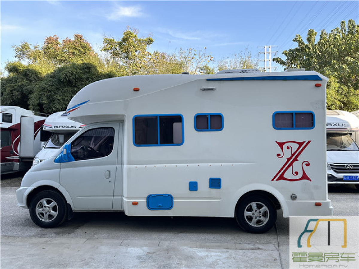 2018款上汽大通MAXUSRV802.5T柴油C型旅居房车 图片
