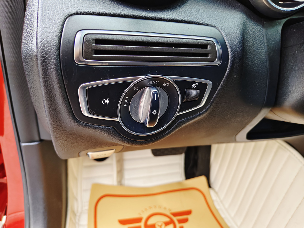 2018年8月奔驰 奔驰C级  2018款 C 200 运动版