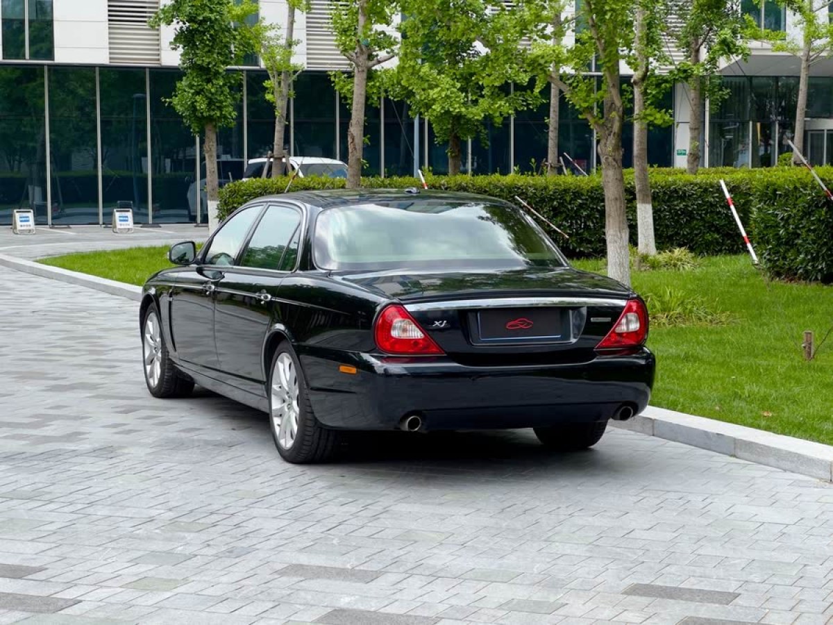 捷豹 XJ  2007款 XJ6L 3.0皇家加長(zhǎng)版圖片
