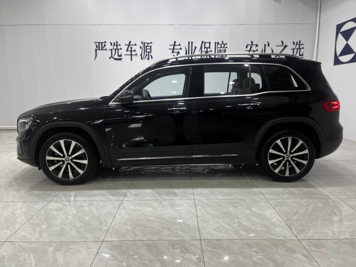 奔馳 奔馳GLB  2024款 GLB 220 時(shí)尚型圖片