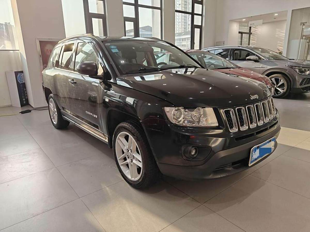 Jeep 指南者  2013款 2.4L 四驅(qū)豪華版圖片