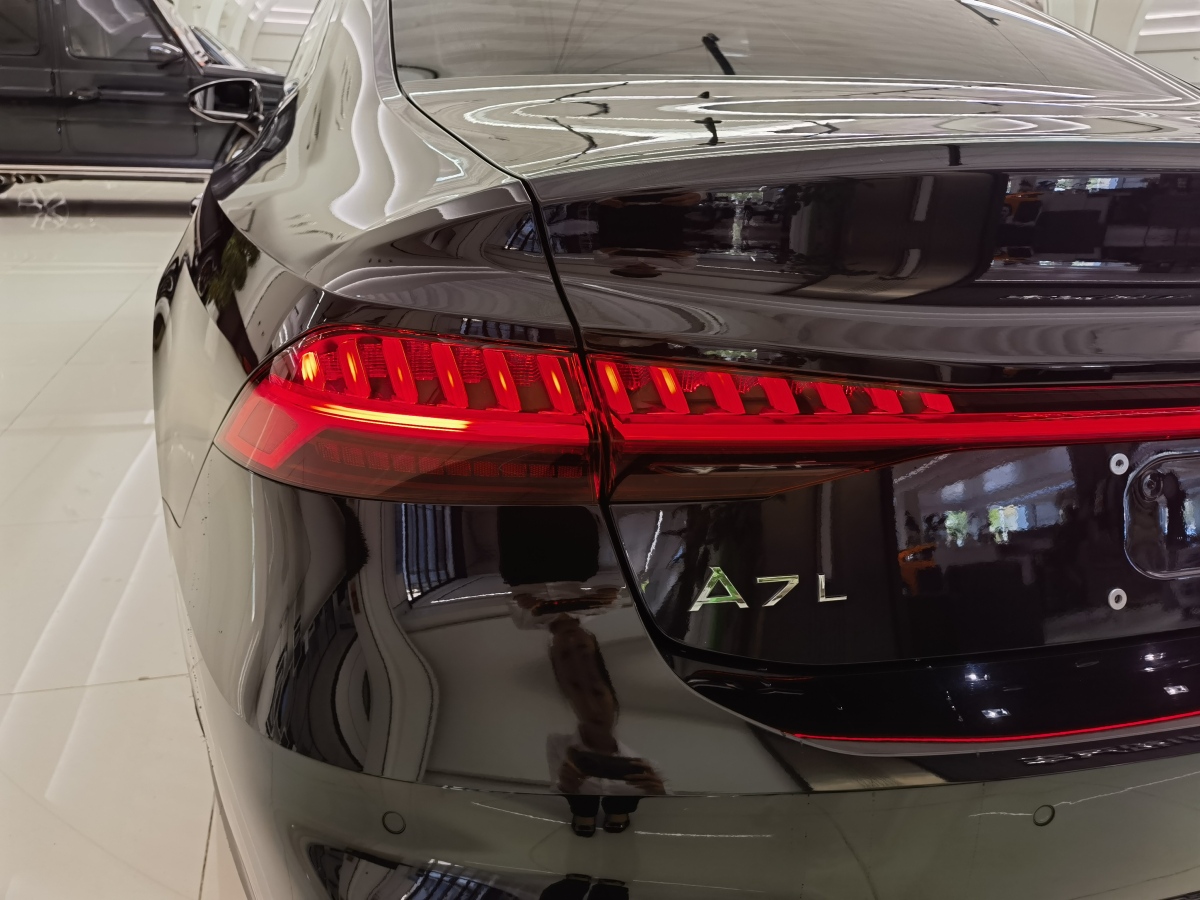 奧迪 奧迪A7L  2024款 45TFSI S-line 筑夢(mèng)型 流晶套裝圖片