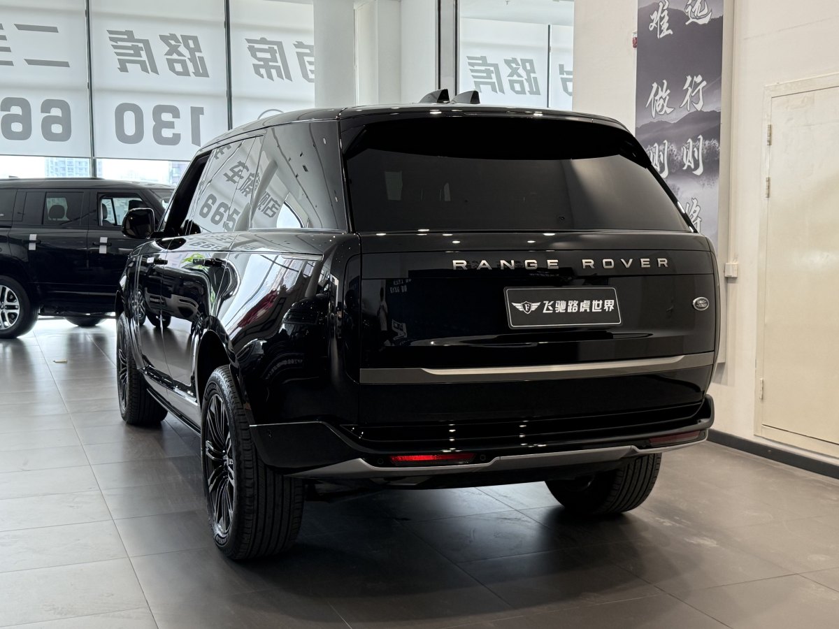 路虎 攬勝  2025款 3.0 L6 400PS 盛世加長版圖片