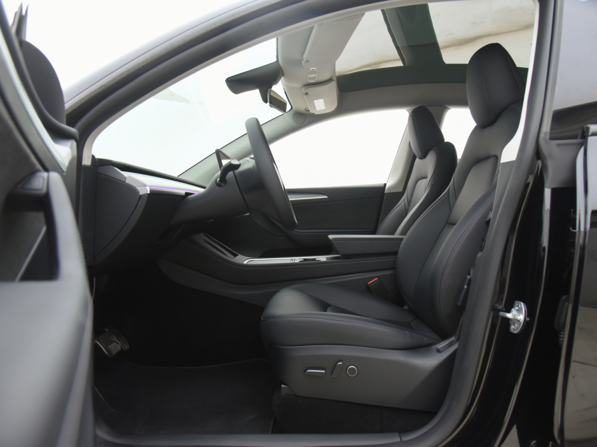 特斯拉 Model Y  2023款 后輪驅(qū)動(dòng)版圖片