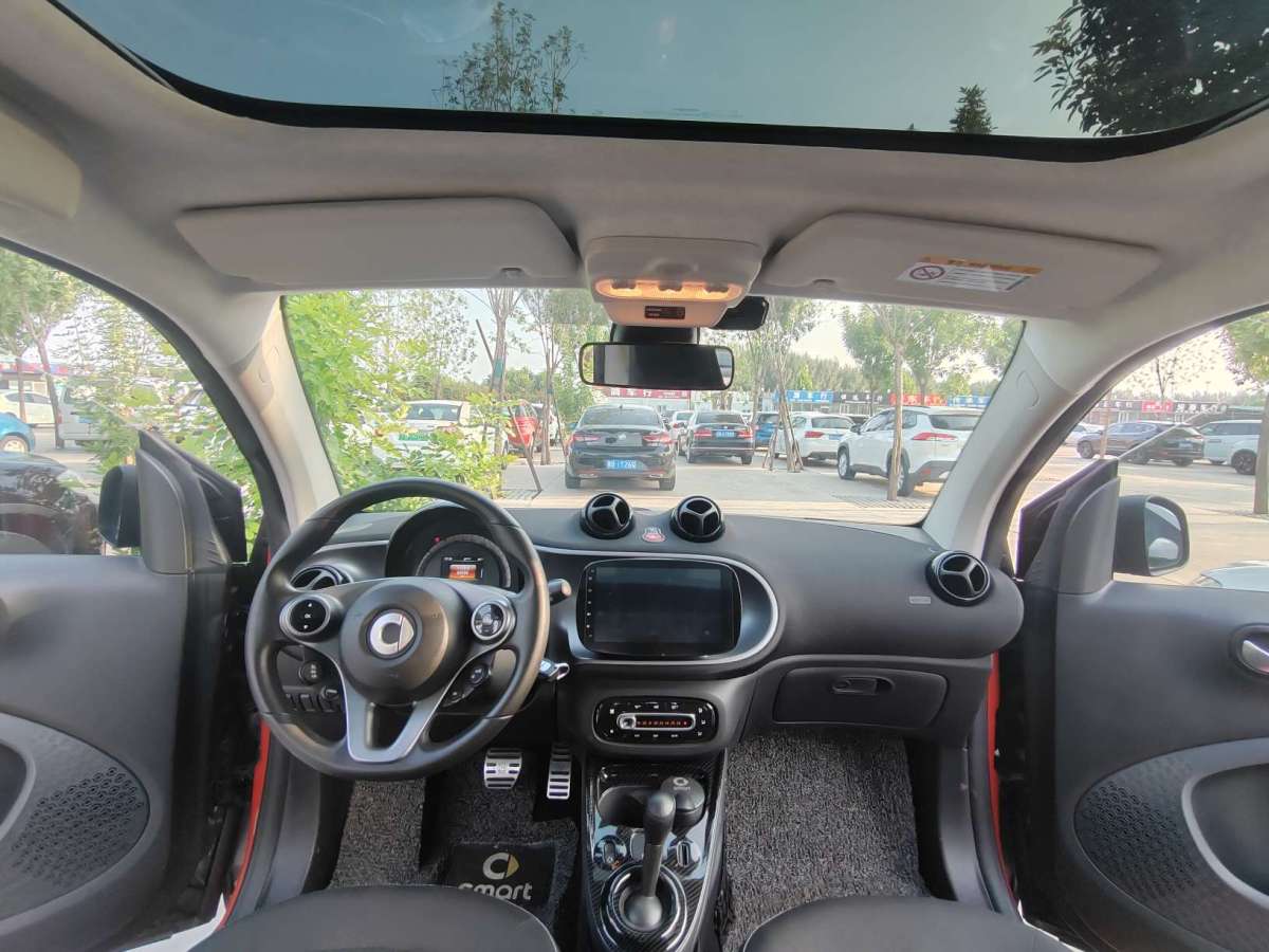 2018年06月smart fortwo  2018款 1.0L 52千瓦硬頂靈動版