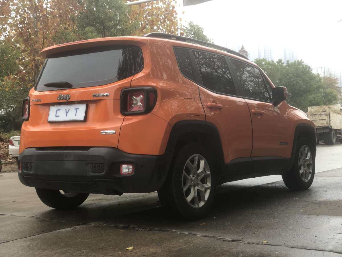 Jeep 自由俠  2018款 互聯(lián)大屏版 180T 自動高能版圖片