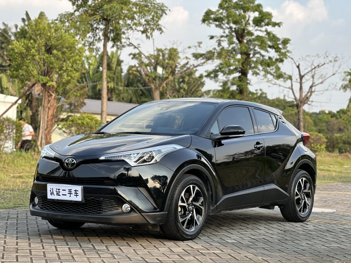 豐田 C-HR  2020款 2.0L 領(lǐng)先版圖片